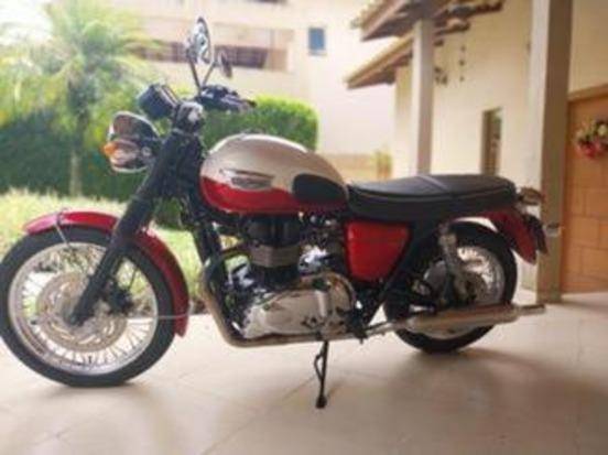 TRIUMPH BONNEVILE 